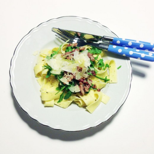 makkelijke pappardelle pasta met spekjes-en-rucola